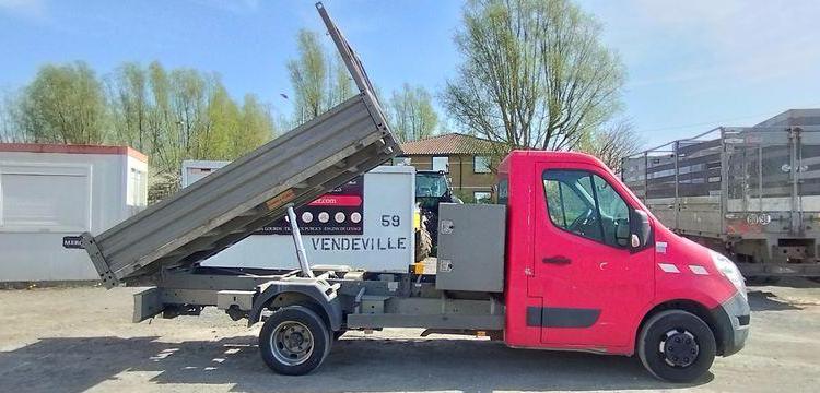 RENAULT MASTER 3 PHASE 2 PROPULSION 2,3 DCI 16V ENERGY 135 CV BENNE AVEC COFFRE ACIER ROUGE EB-427-TN