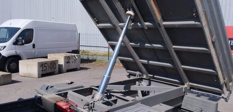 RENAULT MASTER 3 PHASE 2 PROPULSION 2,3 DCI 16V ENERGY 135 CV BENNE AVEC COFFRE ACIER ROUGE EB-427-TN