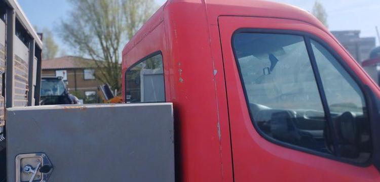 RENAULT MASTER 3 PHASE 2 PROPULSION 2,3 DCI 16V ENERGY 135 CV BENNE AVEC COFFRE ACIER ROUGE EB-427-TN