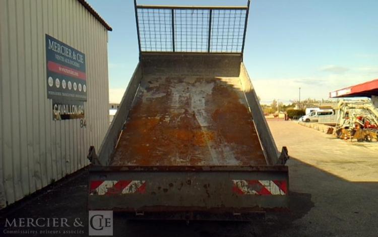 IVECO 35-130 BENNE SIMPLE CABINE ROUGE EE-711-CY