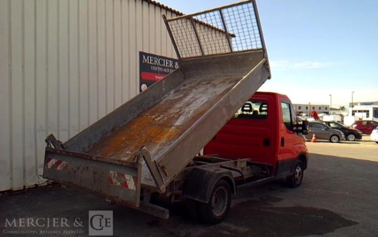 IVECO 35-130 BENNE SIMPLE CABINE ROUGE EE-711-CY