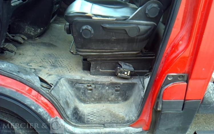 IVECO 35-130 BENNE SIMPLE CABINE ROUGE EE-711-CY