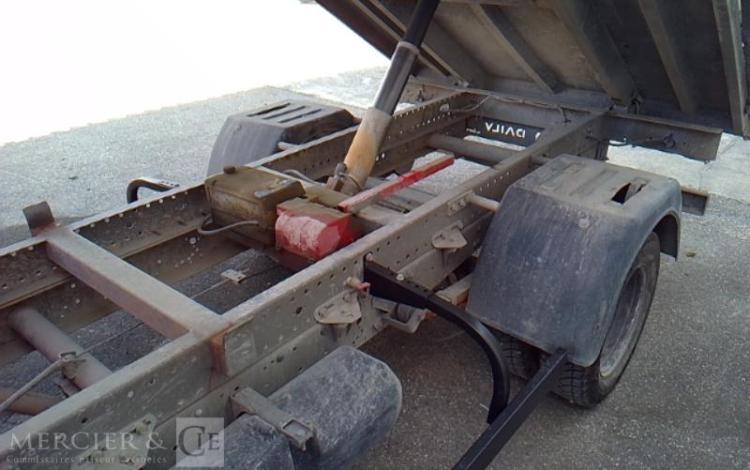 IVECO 35-130 BENNE SIMPLE CABINE ROUGE EE-711-CY
