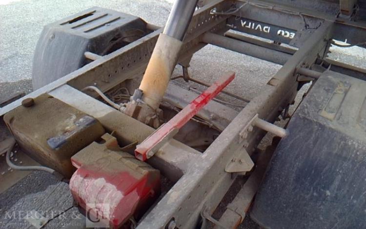 IVECO 35-130 BENNE SIMPLE CABINE ROUGE EE-711-CY