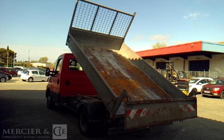 IVECO 35-130 BENNE SIMPLE CABINE ROUGE EE-711-CY