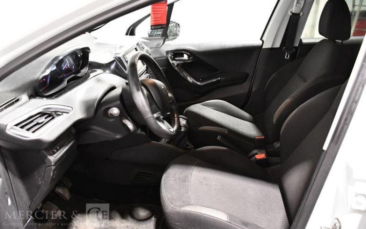 PEUGEOT 208 1,2 PURETECH 82CH STYLE BLANC EG-598-AH