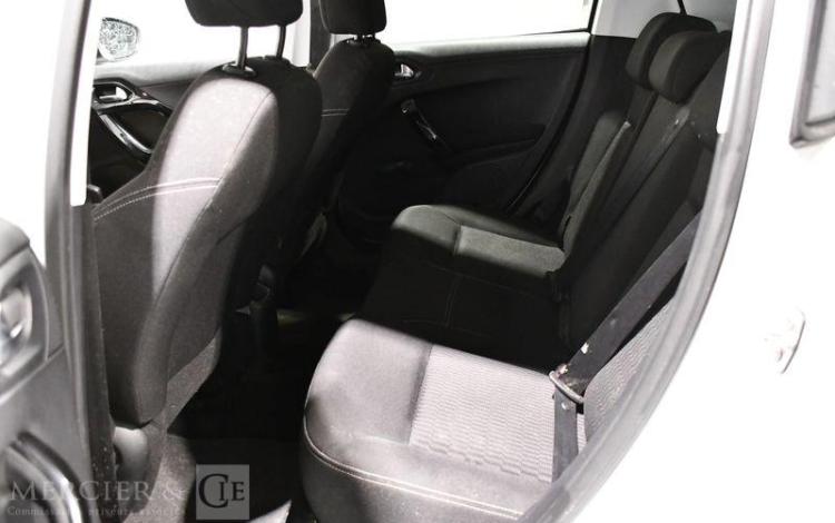 PEUGEOT 208 1,2 PURETECH 82CH STYLE BLANC EG-598-AH