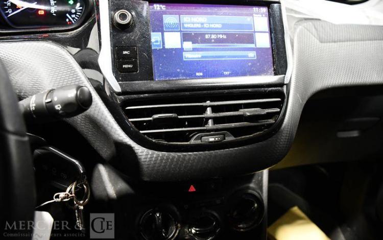 PEUGEOT 208 1,2 PURETECH 82CH STYLE BLANC EG-598-AH
