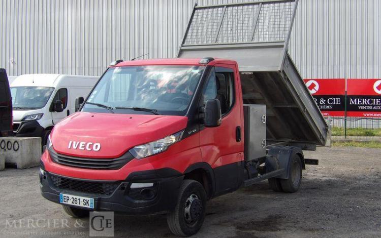 IVECO 35C12 BENNE AVEC COFFRE ACIER DIESEL – 185605 KMS – ANNEE 2017 ROUGE EP-261-SK