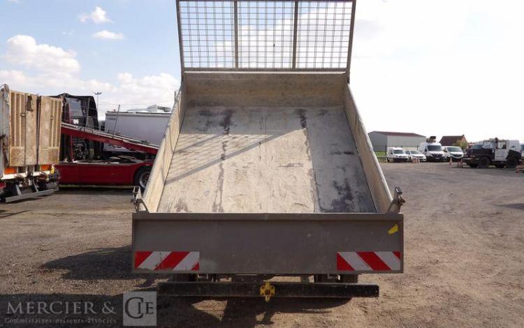 IVECO 35C12 BENNE AVEC COFFRE ACIER DIESEL – 185605 KMS – ANNEE 2017 ROUGE EP-261-SK