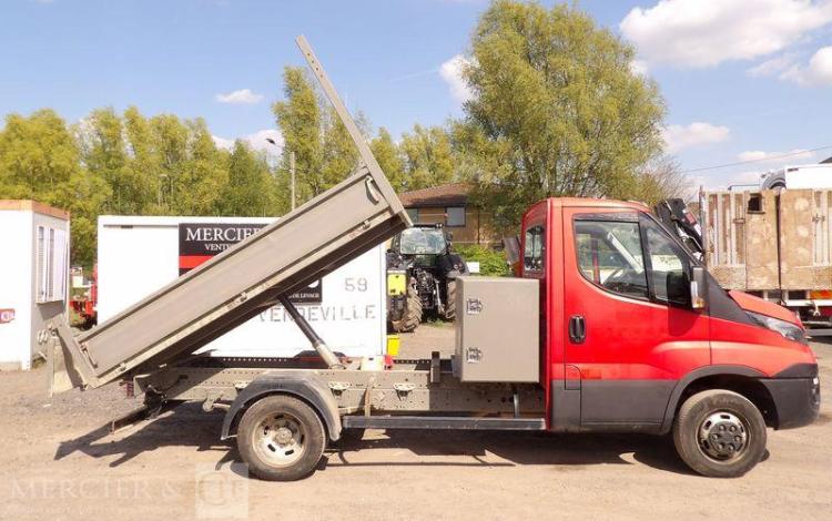 IVECO 35C12 BENNE AVEC COFFRE ACIER DIESEL – 185605 KMS – ANNEE 2017 ROUGE EP-261-SK