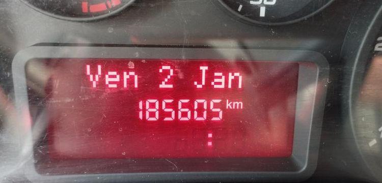 IVECO 35C12 BENNE AVEC COFFRE ACIER DIESEL – 185605 KMS – ANNEE 2017 ROUGE EP-261-SK