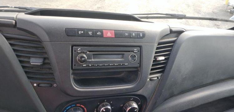 IVECO 35C12 BENNE AVEC COFFRE ACIER DIESEL – 185605 KMS – ANNEE 2017 ROUGE EP-261-SK