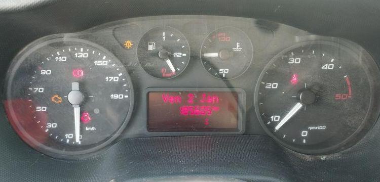 IVECO 35C12 BENNE AVEC COFFRE ACIER DIESEL – 185605 KMS – ANNEE 2017 ROUGE EP-261-SK