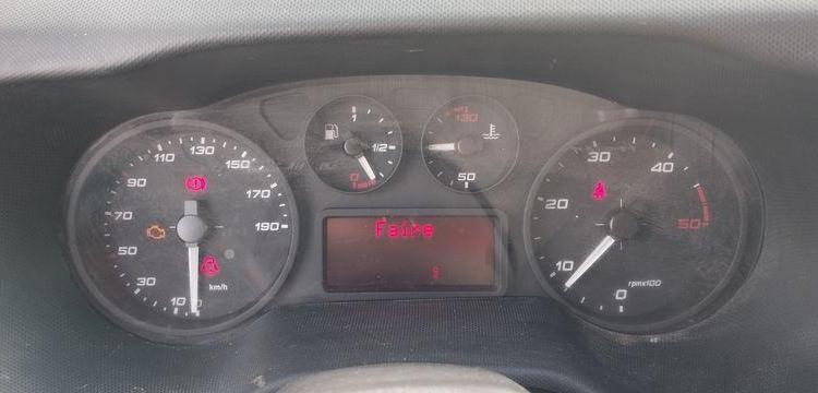 IVECO 35C12 BENNE AVEC COFFRE ACIER DIESEL – 185605 KMS – ANNEE 2017 ROUGE EP-261-SK