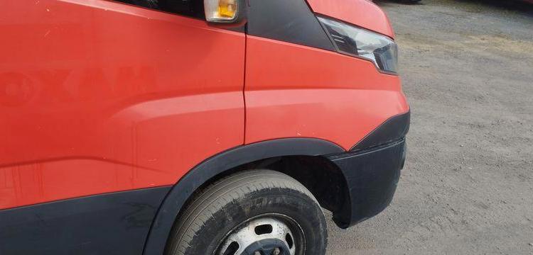 IVECO 35C12 BENNE AVEC COFFRE ACIER DIESEL – 185605 KMS – ANNEE 2017 ROUGE EP-261-SK