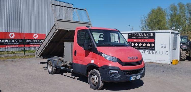 IVECO 35C12 BENNE AVEC COFFRE ACIER DIESEL – 105013 KMS – ANNEE 2017 ROUGE ER-583-XA