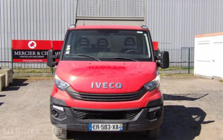 IVECO 35C12 BENNE AVEC COFFRE ACIER DIESEL – 105013 KMS – ANNEE 2017 ROUGE ER-583-XA