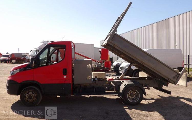 IVECO 35C12 BENNE AVEC COFFRE ACIER DIESEL – 105013 KMS – ANNEE 2017 ROUGE ER-583-XA