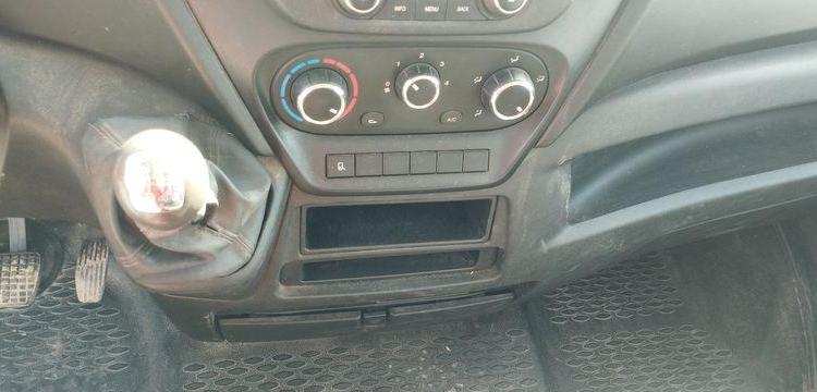 IVECO 35C12 BENNE AVEC COFFRE ACIER DIESEL – 105013 KMS – ANNEE 2017 ROUGE ER-583-XA