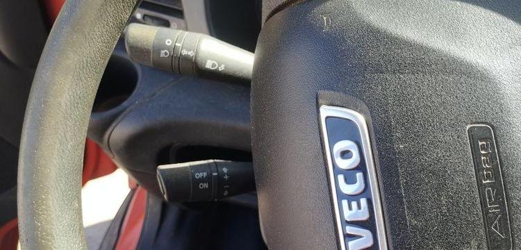 IVECO 35C12 BENNE AVEC COFFRE ACIER DIESEL – 105013 KMS – ANNEE 2017 ROUGE ER-583-XA