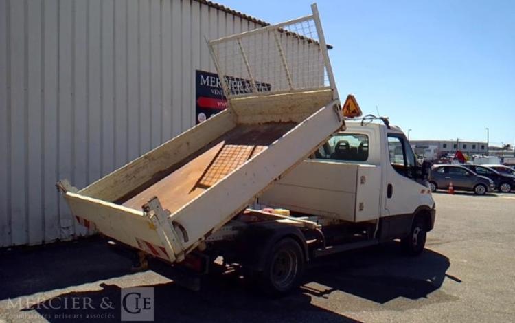 IVECO 35-120 TRI BENNE SIMPLE CABINE COFFRE BLANC ES-355-BH