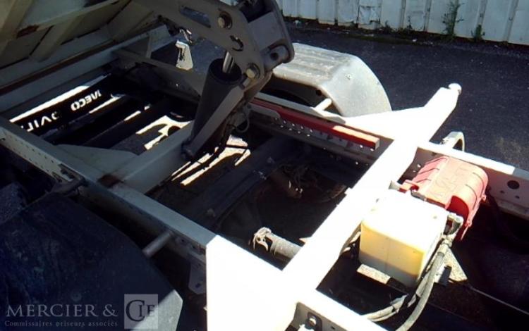IVECO 35-120 TRI BENNE SIMPLE CABINE COFFRE BLANC ES-355-BH