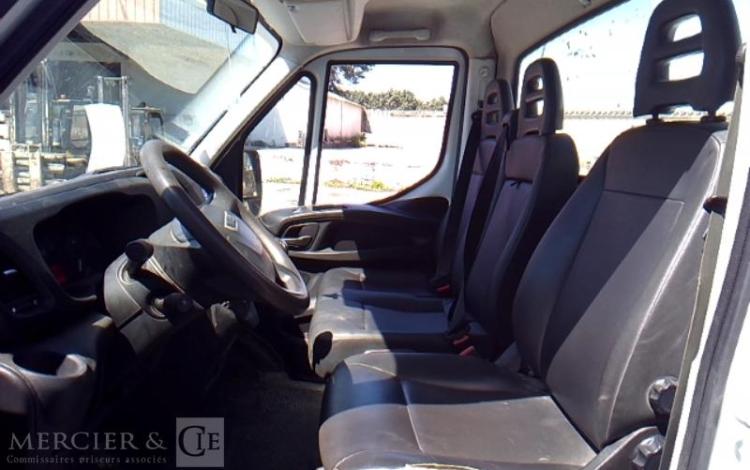 IVECO 35-120 TRI BENNE SIMPLE CABINE COFFRE BLANC ES-355-BH