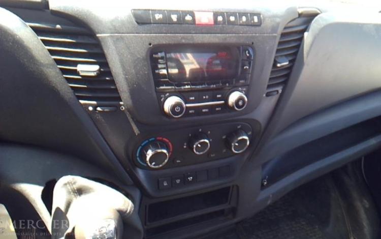 IVECO 35-120 TRI BENNE SIMPLE CABINE COFFRE BLANC ES-355-BH
