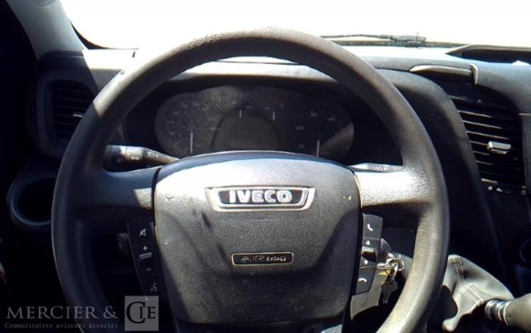IVECO 35-120 TRI BENNE SIMPLE CABINE COFFRE BLANC ES-355-BH