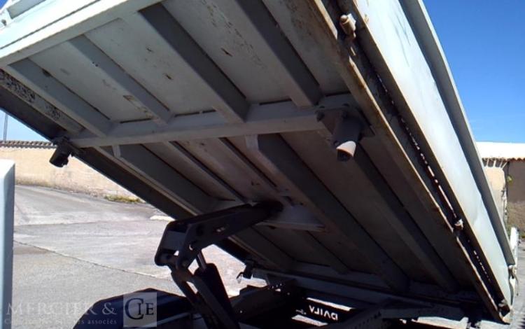 IVECO 35-120 TRI BENNE SIMPLE CABINE COFFRE BLANC ES-355-BH