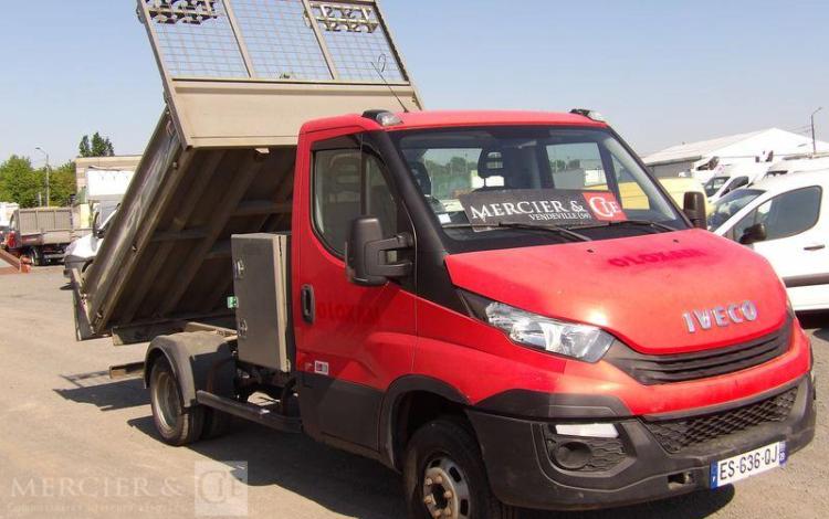 IVECO 35C12 BENNE AVEC COFFRE ACIER – DIESEL – 162763 KMS – ANNEE 2017 ROUGE ES-636-QJ