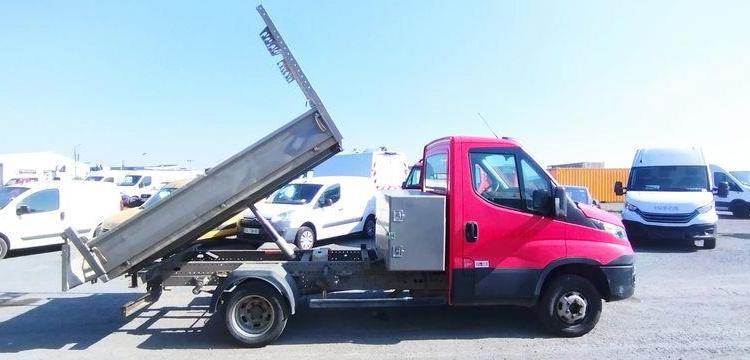 IVECO 35C12 BENNE AVEC COFFRE ACIER – DIESEL – 162763 KMS – ANNEE 2017 ROUGE ES-636-QJ