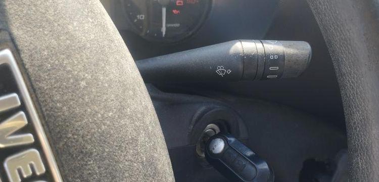 IVECO 35C12 BENNE AVEC COFFRE ACIER – DIESEL – 162763 KMS – ANNEE 2017 ROUGE ES-636-QJ