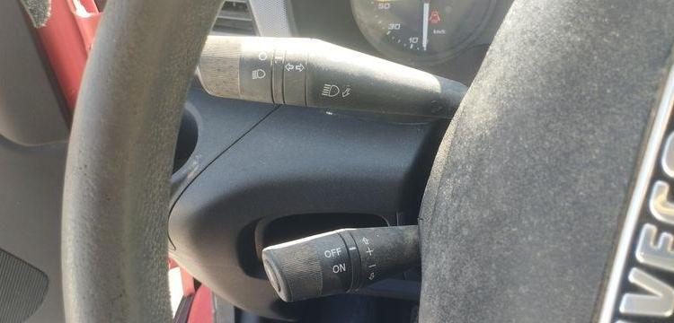 IVECO 35C12 BENNE AVEC COFFRE ACIER – DIESEL – 162763 KMS – ANNEE 2017 ROUGE ES-636-QJ