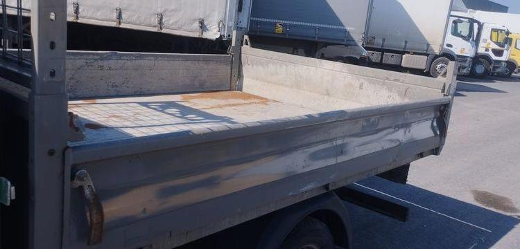 IVECO 35C12 BENNE AVEC COFFRE ACIER – DIESEL – 162763 KMS – ANNEE 2017 ROUGE ES-636-QJ