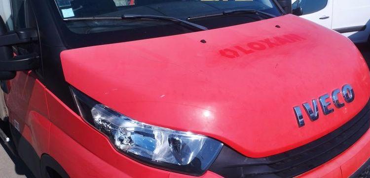 IVECO 35C12 BENNE AVEC COFFRE ACIER – DIESEL – 162763 KMS – ANNEE 2017 ROUGE ES-636-QJ