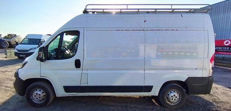 PEUGEOT BOXER 3 FOURGON 335 L2H2 2,0 BLUE HDI 16V FOURGON MOYEN SURELEVE 130 CV BLANC ET-505-JP