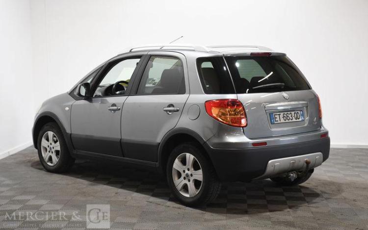 FIAT SEDICI 1,9 MJT 120 EMOTION 4X4 GRIS ET-663-QD