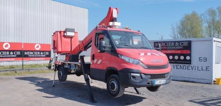 IVECO 35S12 AVEC NACELLE AB SERVICE B17CTE 2/23 16M – 1071 HEURES – 20750 KMS ROUGE FC-444-AV