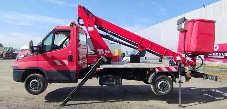 IVECO 35S12 AVEC NACELLE AB SERVICE B17CTE 2/23 16M – 1071 HEURES – 20750 KMS ROUGE FC-444-AV