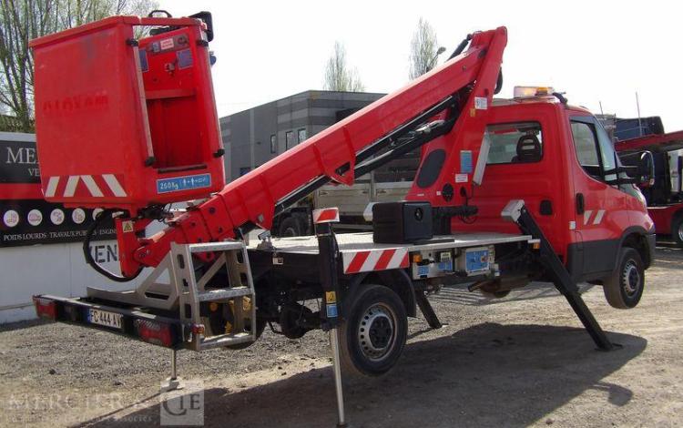 IVECO 35S12 AVEC NACELLE AB SERVICE B17CTE 2/23 16M – 1071 HEURES – 20750 KMS ROUGE FC-444-AV