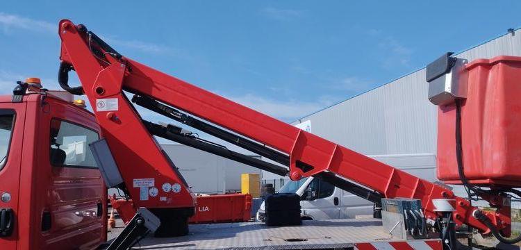 IVECO 35S12 AVEC NACELLE AB SERVICE B17CTE 2/23 16M – 1071 HEURES – 20750 KMS ROUGE FC-444-AV