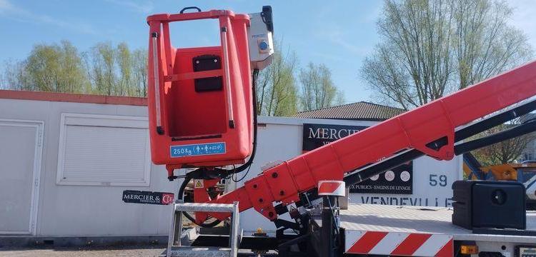 IVECO 35S12 AVEC NACELLE AB SERVICE B17CTE 2/23 16M – 1071 HEURES – 20750 KMS ROUGE FC-444-AV