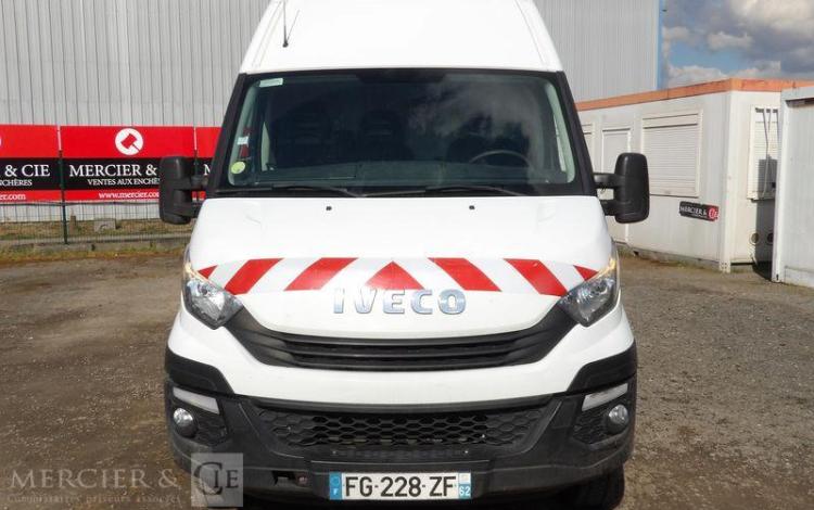 IVECO DAILY 6 FOURGON 35C14 L2H2 2,3D 136 CV AR FAP – DIESEL – 73382 KMS – ANNEE 2019 BLANC FG-228-ZF