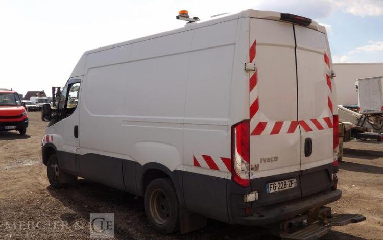 IVECO DAILY 6 FOURGON 35C14 L2H2 2,3D 136 CV AR FAP – DIESEL – 73382 KMS – ANNEE 2019 BLANC FG-228-ZF