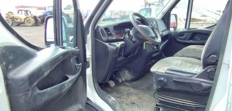 IVECO DAILY 6 FOURGON 35C14 L2H2 2,3D 136 CV AR FAP – DIESEL – 73382 KMS – ANNEE 2019 BLANC FG-228-ZF