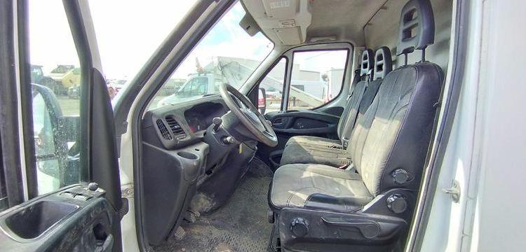 IVECO DAILY 6 FOURGON 35C14 L2H2 2,3D 136 CV AR FAP – DIESEL – 73382 KMS – ANNEE 2019 BLANC FG-228-ZF