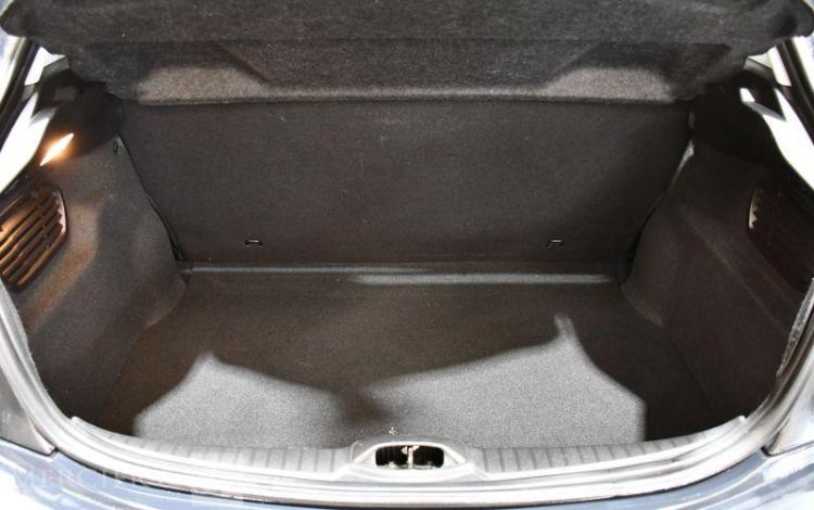PEUGEOT 208 1,2 PURETECH 70 LIKE GRIS FH-217-TZ