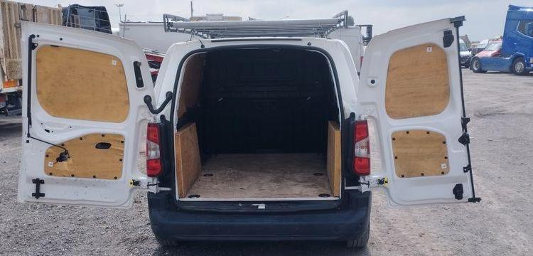 CITROEN BERLINGO UTILITAIRE M 1,6 BLUE HDI FAP S&S 99CV – DIESEL – 176814 KMS – ANNEE BLANC FH-341-WP